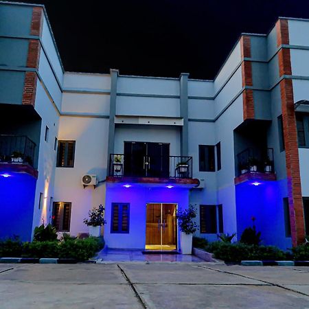 Fragrance Apartments And Suites Ибадан Екстериор снимка