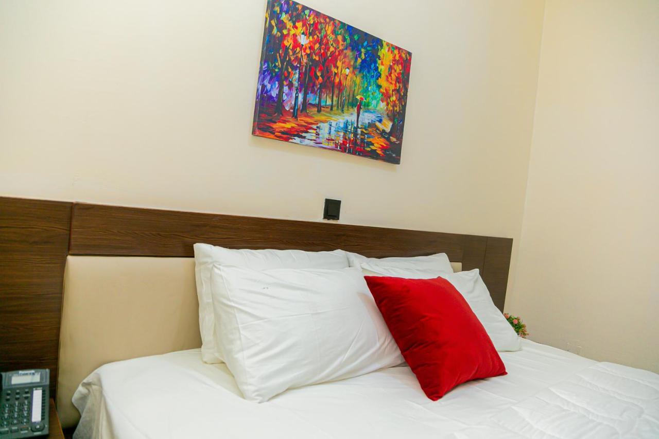 Fragrance Apartments And Suites Ибадан Екстериор снимка