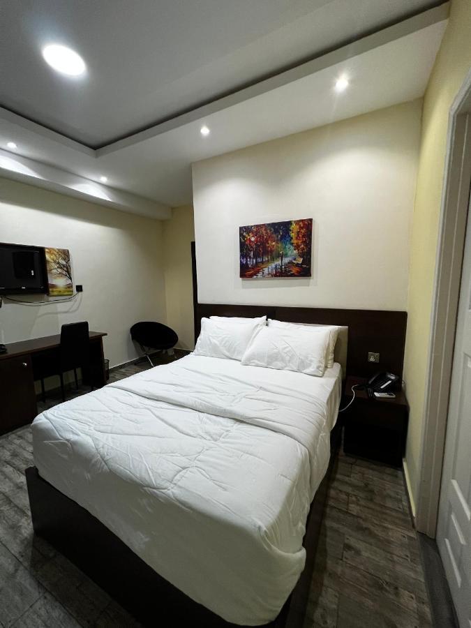 Fragrance Apartments And Suites Ибадан Екстериор снимка