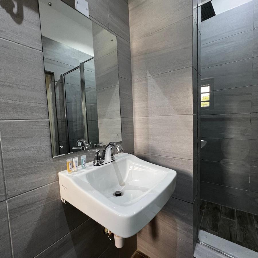Fragrance Apartments And Suites Ибадан Екстериор снимка