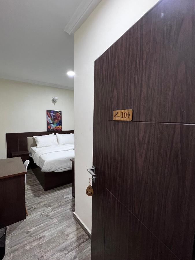 Fragrance Apartments And Suites Ибадан Екстериор снимка