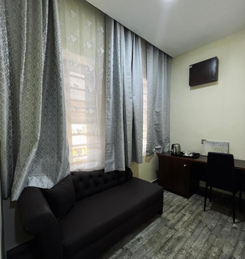 Fragrance Apartments And Suites Ибадан Екстериор снимка