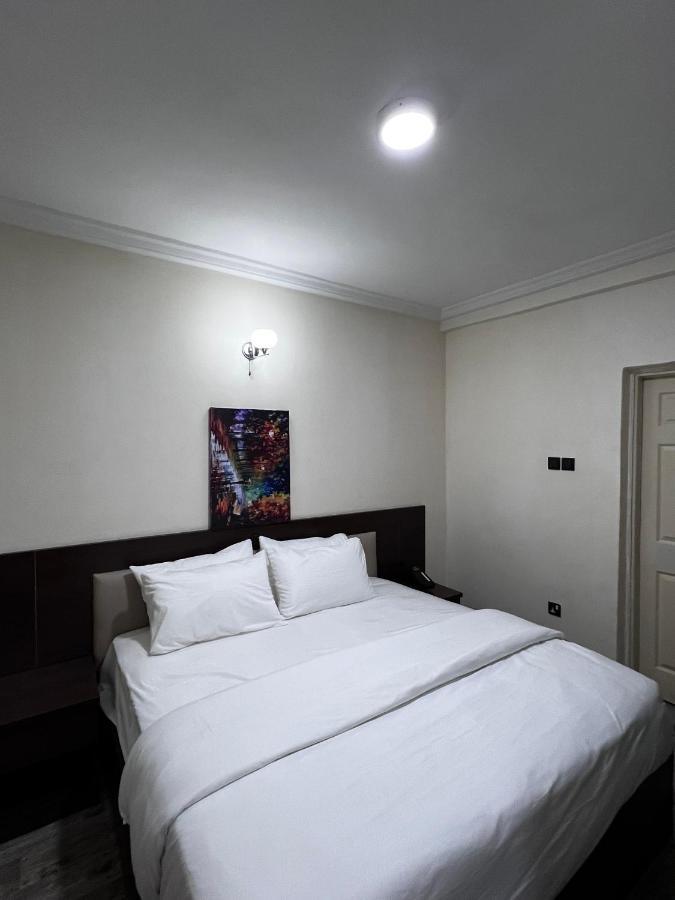 Fragrance Apartments And Suites Ибадан Екстериор снимка