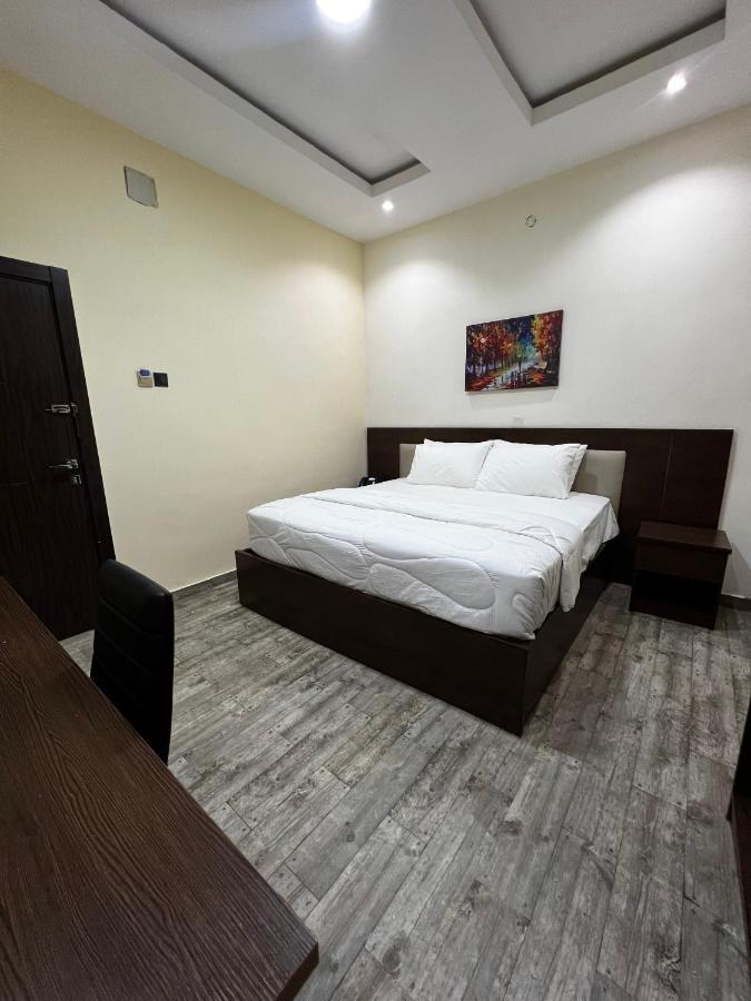 Fragrance Apartments And Suites Ибадан Екстериор снимка