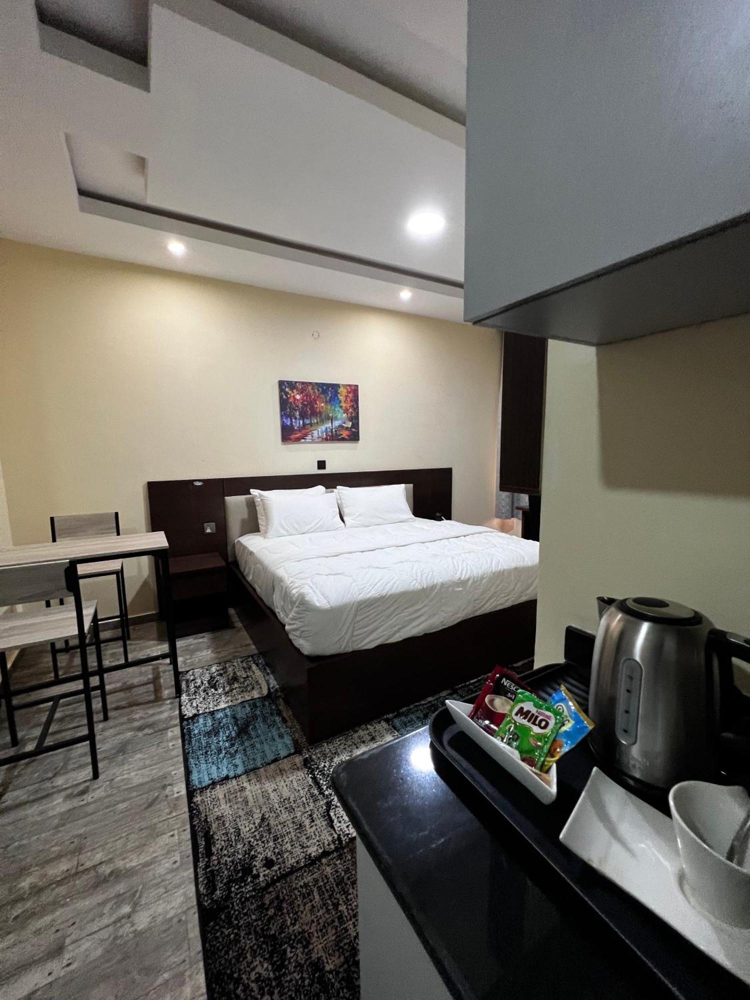 Fragrance Apartments And Suites Ибадан Екстериор снимка
